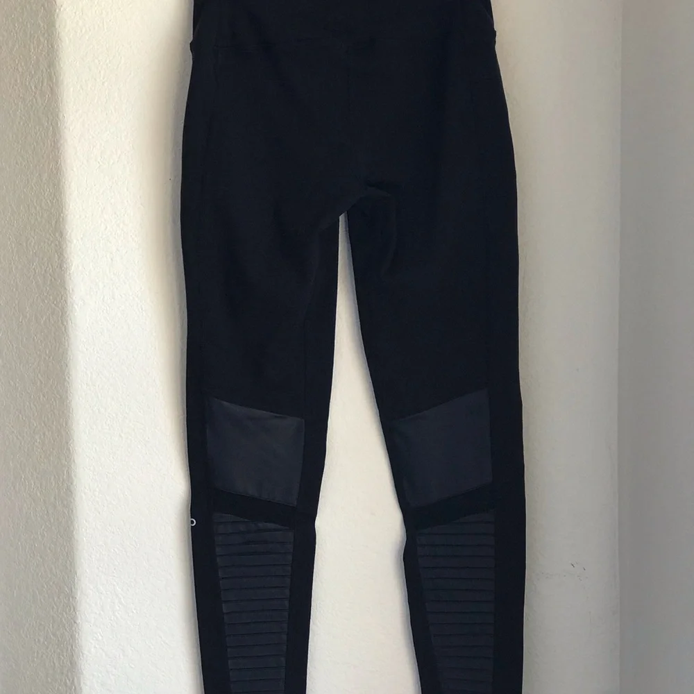 Alo Black Moto Sexy Legging Matte Shine Fabric & Mesh Detail size Large Stretch